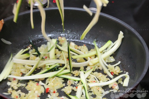 Wildlachs mit Zucchini-Spaghetti