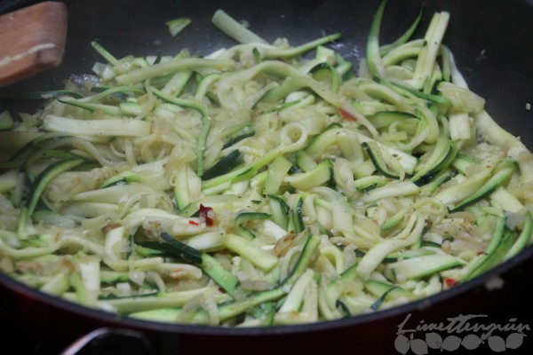 Wildlachs mit Zucchini-Spaghetti