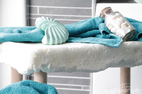 Bauschaum-Hocker
