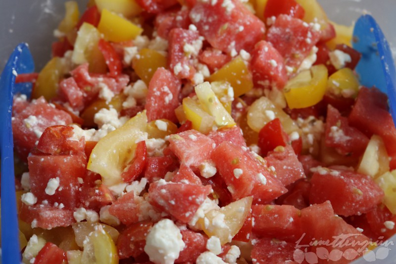 Food: Bunter Tomaten-Wassermelonen-Salat mit Feta und Fruchttee ...